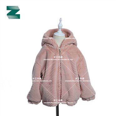 Kabát z umelej kožušiny s rybou kosťou s kapucňou na zips pre deti